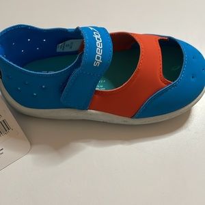 Speedo Toddler hybrid water shoes 5/6 New